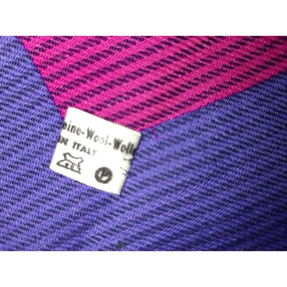 VINTAGE AUTHENTIC MANOLO BORROMEO  FINE WOOL 50" SQUARE SCARF - Picture 2 of 3